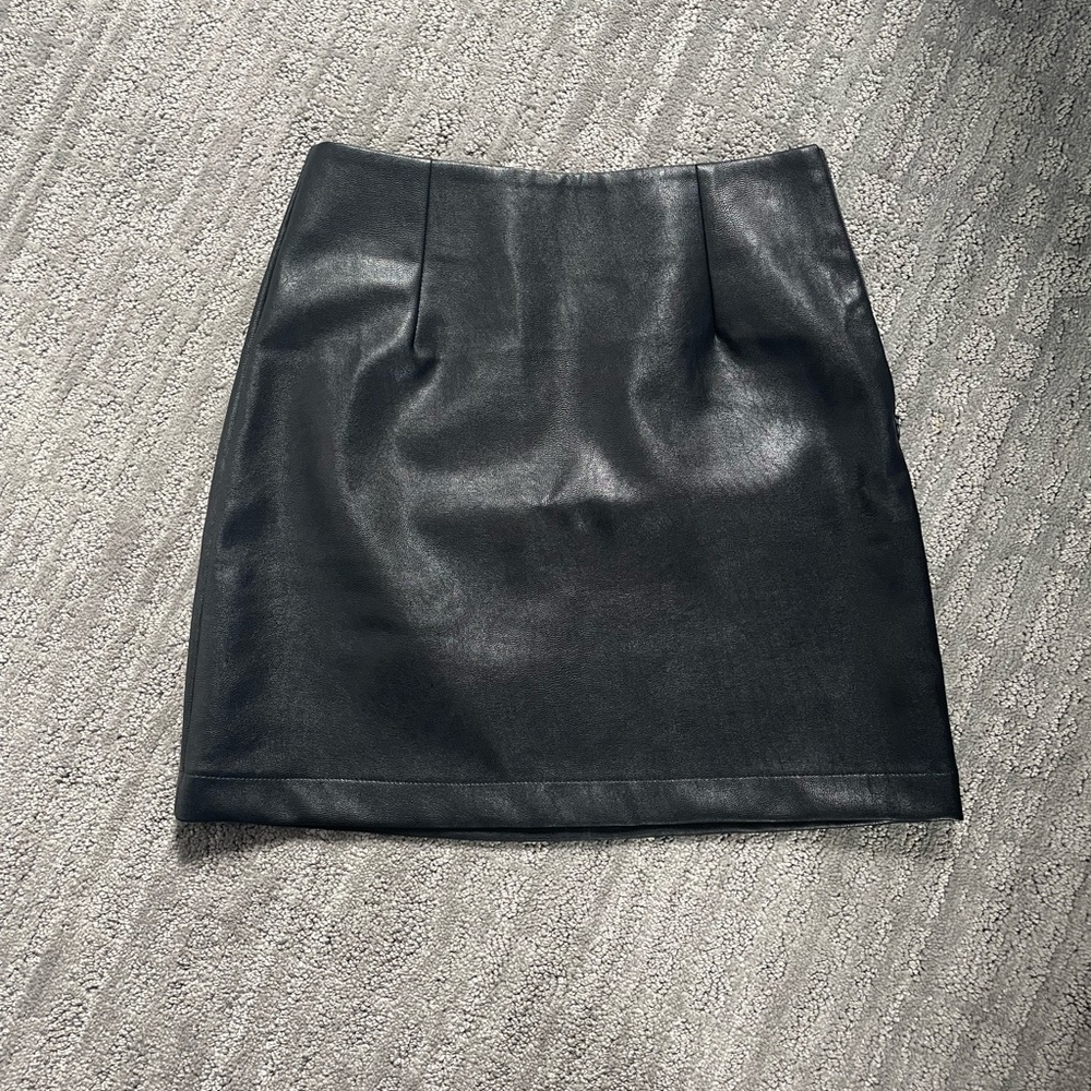 Francesca's Collections Black Mini Pencil Skirt